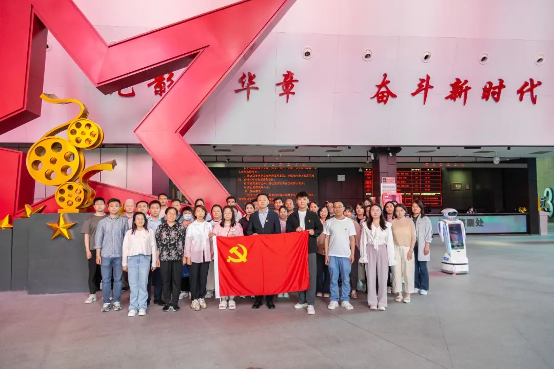 第三黨支部與第一黨支部聯(lián)合開展主題黨日活動(dòng)