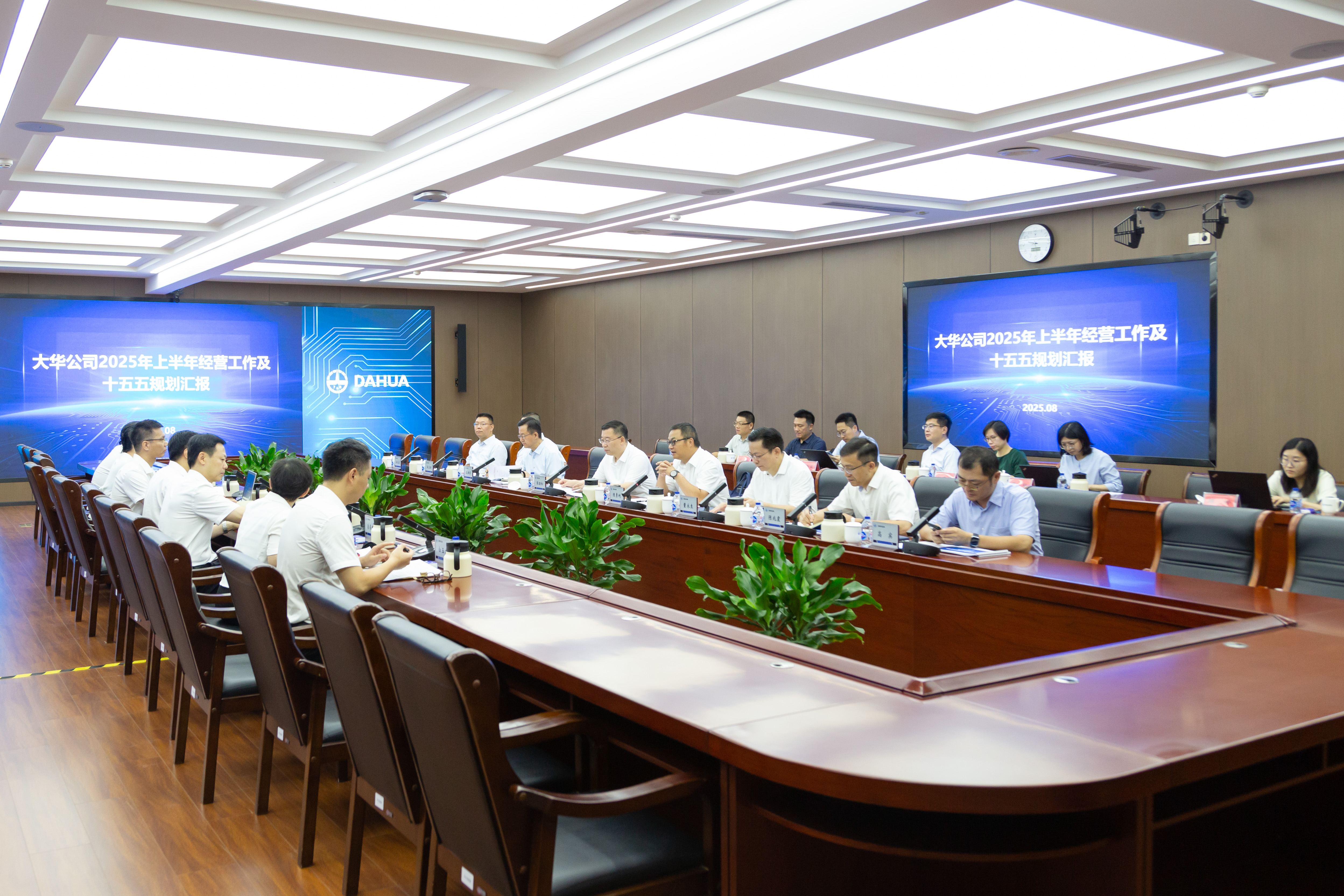 北京電控領(lǐng)導一行調(diào)研大華公司